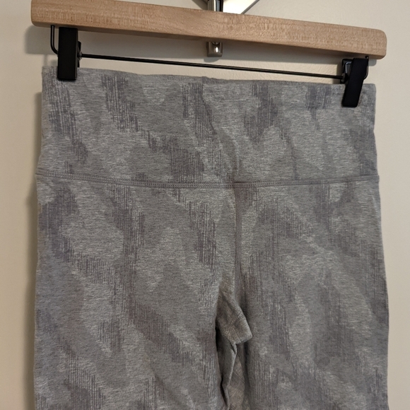 Athleta Sandbar Be Present Capri Crops Leggings | Size Small - Picture 3 of 9